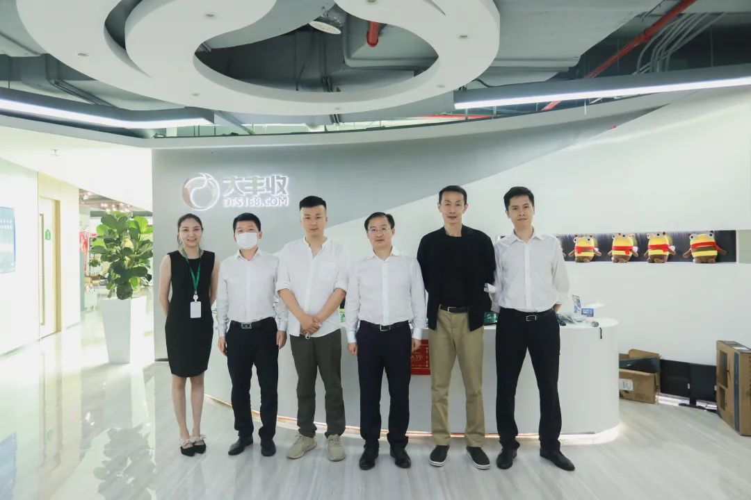 共青团广东省委书记池志雄一行参访丰农控股！