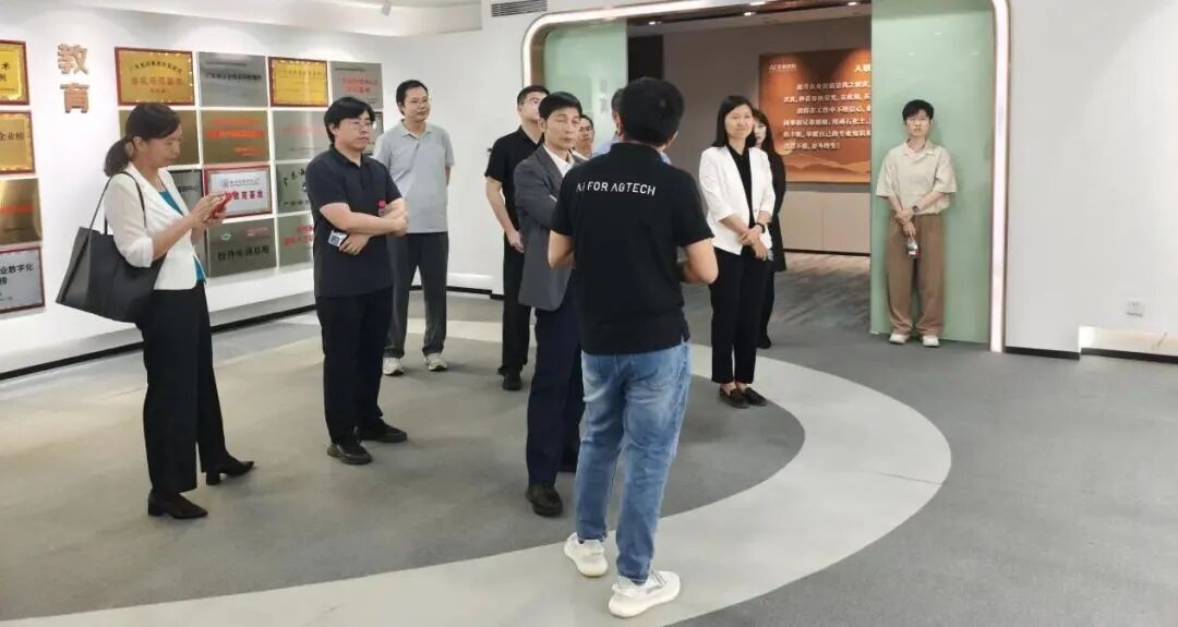 中山大学农业与生物技术学院党委书记一行到访丰农控股，共探校企联合与智慧农业新机遇
