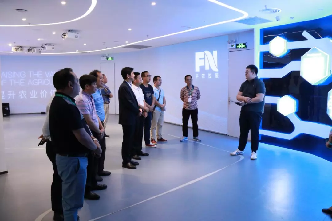 天峨县人民政府黄正华县长率队到丰农控股考察