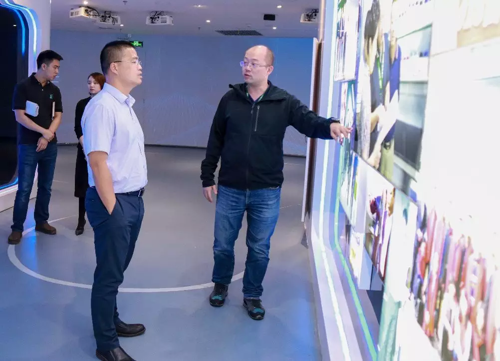 深圳市光明区工信局林树平局长一行莅临丰农控股调研