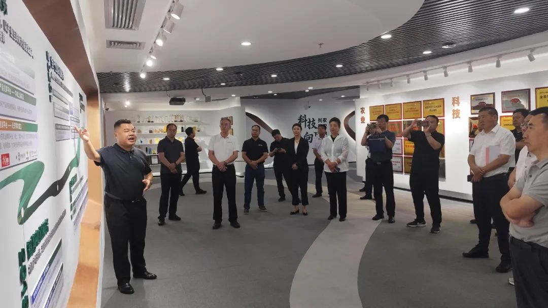 黑龙江省农业考察团到访丰农控股，共话现代农业发展与合作